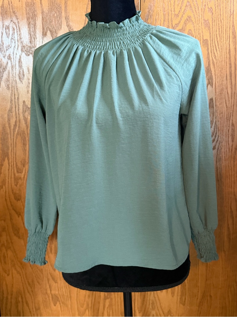 Nine West Womens Top Long Sleeve Green Smocked Neck & Wrists Size XS Petite
